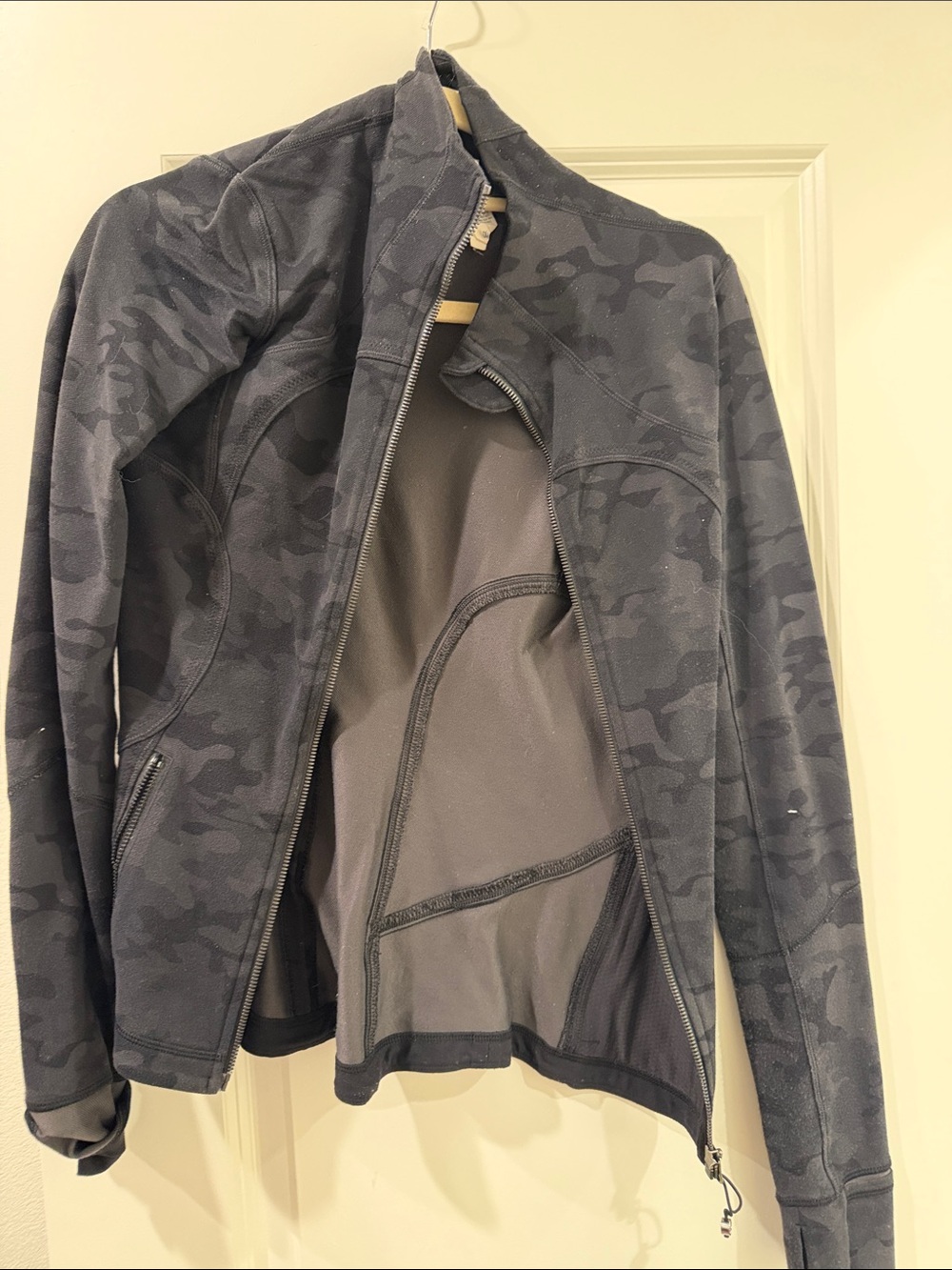 Women’s Lululemon Black Camo Zip-Up Jacket